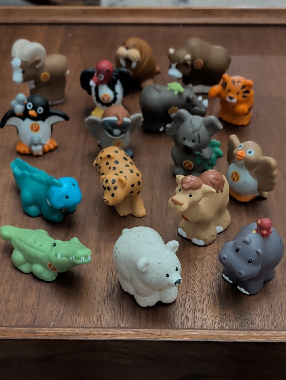 vintage Fisher-Price Little People A-Z Learning Zoo animal figures set
